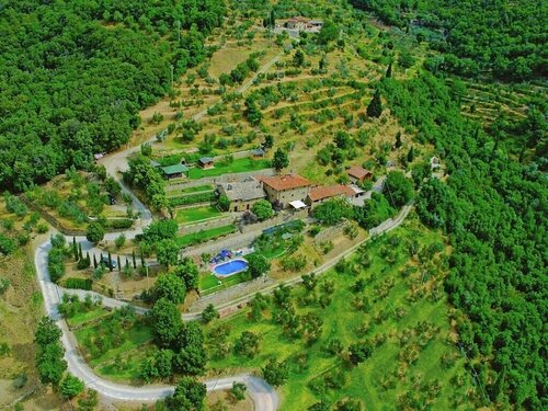 Жильё посуточно Picturesque Cottage in Cortona With Swimming Pool