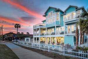 Turquoise by the Gulf by Five Star Properties