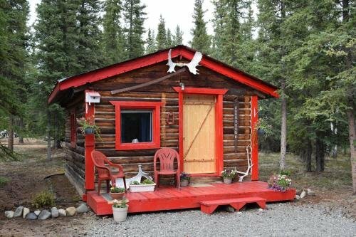 Гостиница Fox 'n Fireweed Cabins в Токе