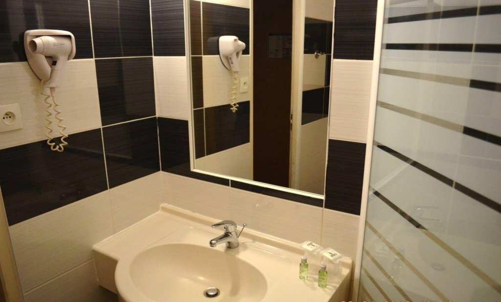 Фото Hôtel Restaurant Kyriad Direct Dijon Nord - Zenith - Toison d'Or