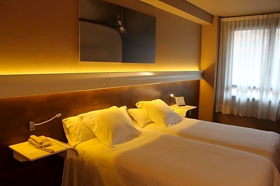 Фото Hotel Silken Monumental Naranco