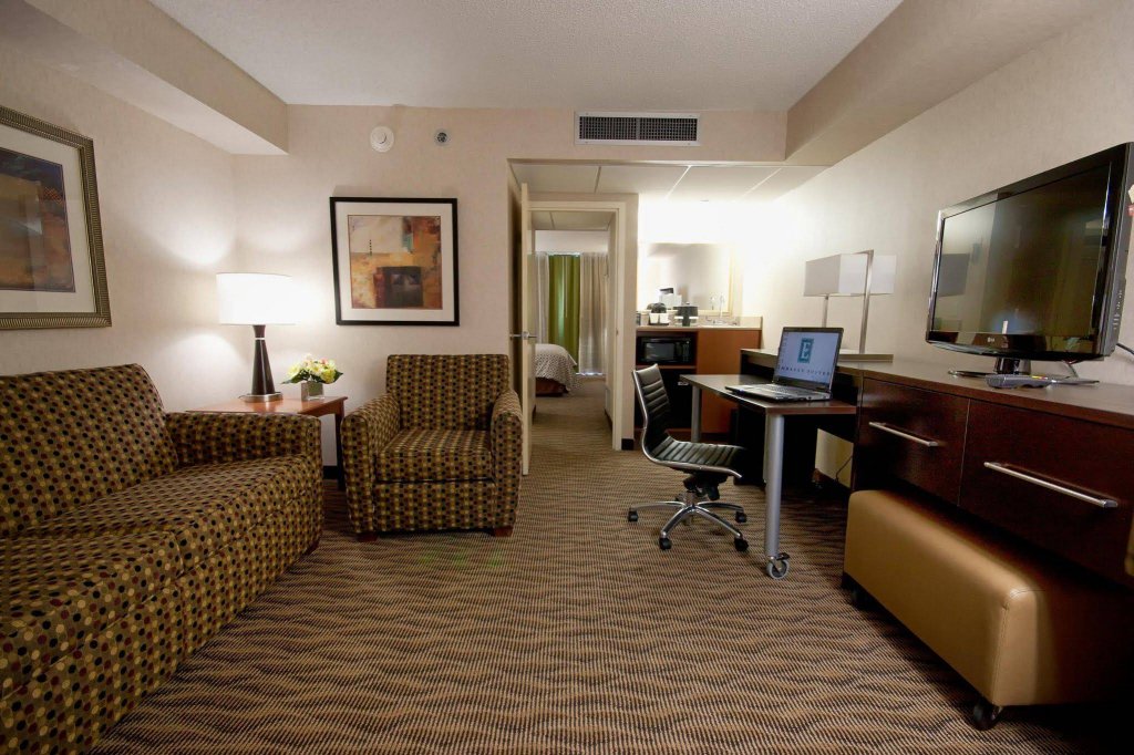 Фото Embassy Suites by Hilton Oklahoma City Will Rogers Airport