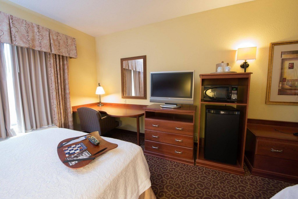 Фото Hampton Inn Bismarck