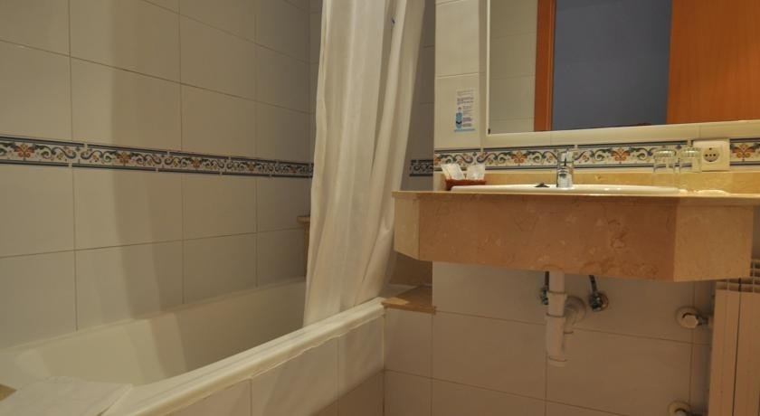 Фото Hotel Cabot Cala Ferrera