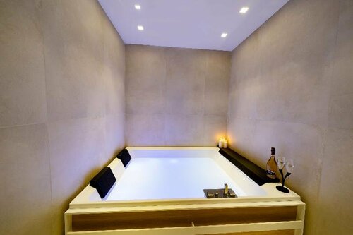 Гостиница Elite Accommodations & Hydromassage Pool в Реджо-ди-Калабрия