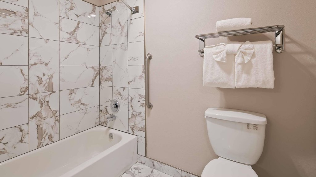 Фото Best Western Lighthouse Suites Inn