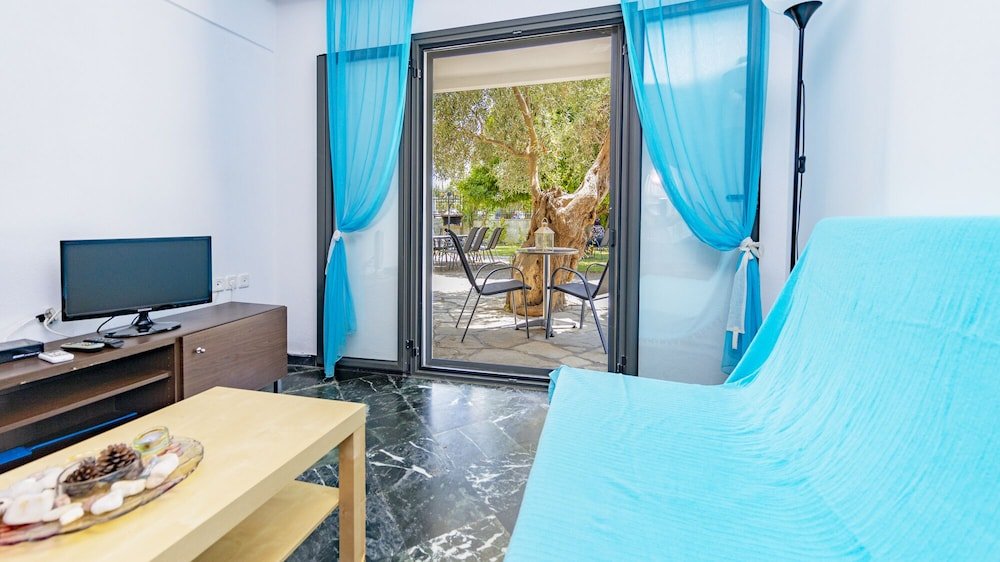 Фото Salonikiou Beach Deluxe Apartments