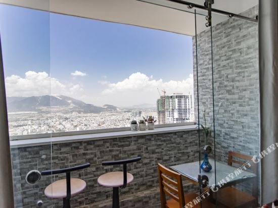 Фото Beach Front Apartment