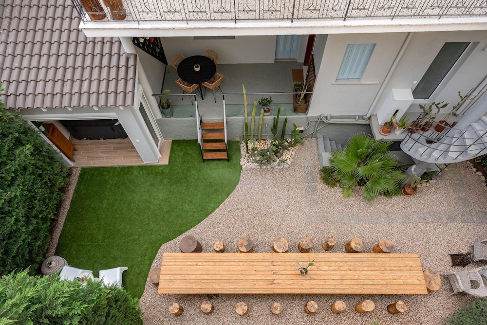 Фото The Mansion