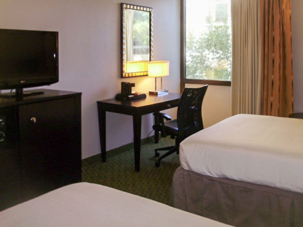 Фото Ramada by Wyndham Shreveport Airport