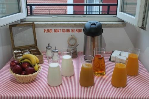 Фото Inn Possible Lisbon Hostel