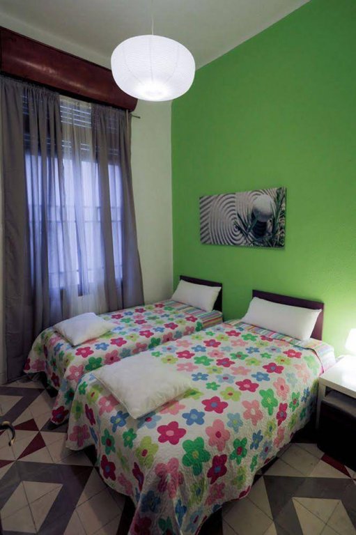 Фото The Cathedral Hostel