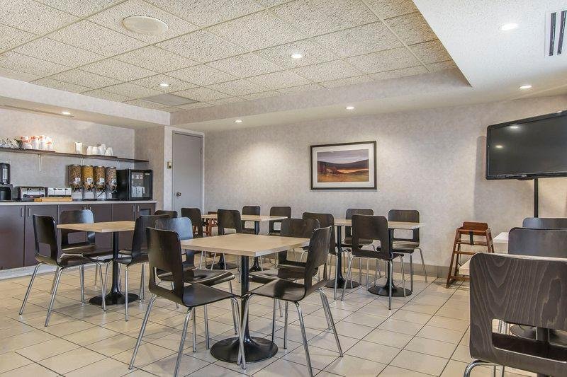 Фото Quality Suites Laval