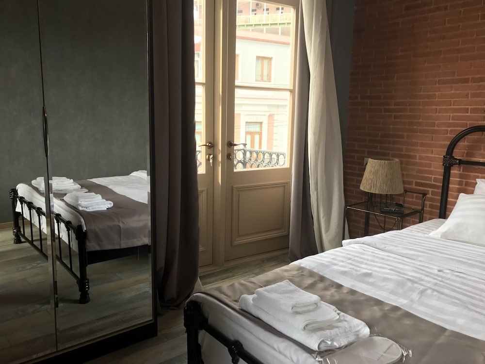 Фото Falcon Apartments Tbilisi