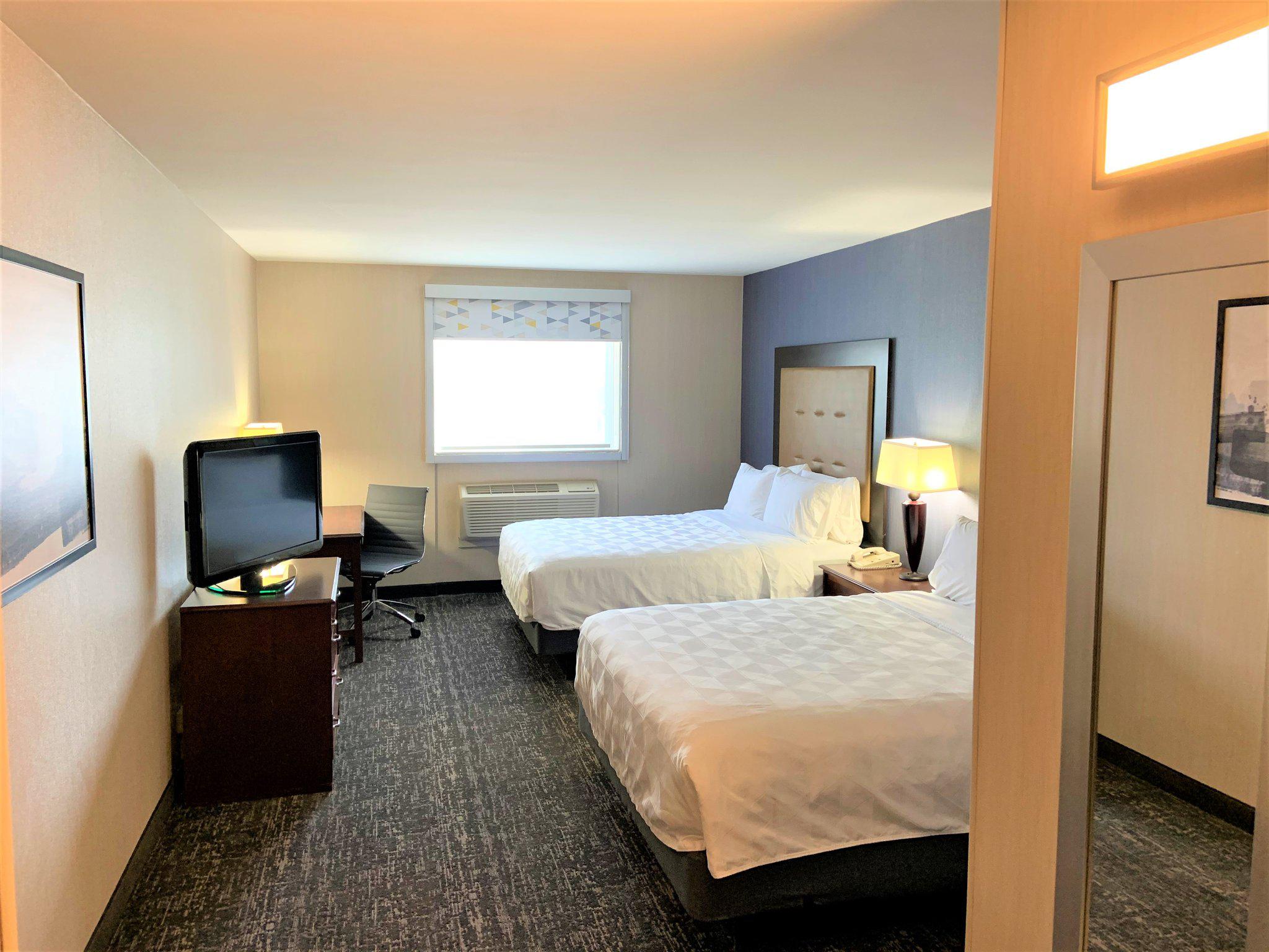 Фото Holiday Inn & Suites Chicago-Carol Stream