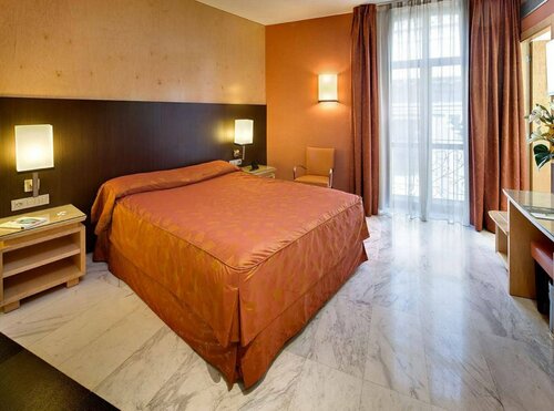 Гостиница Hotel Medinaceli в Каталонии