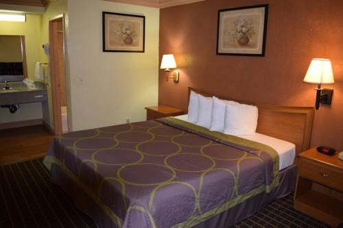 Фото Super 8 by Wyndham Azusa