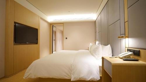 Фото GreenTree Inn Express Shanghai Baoshan District Youyi Road Metro Station