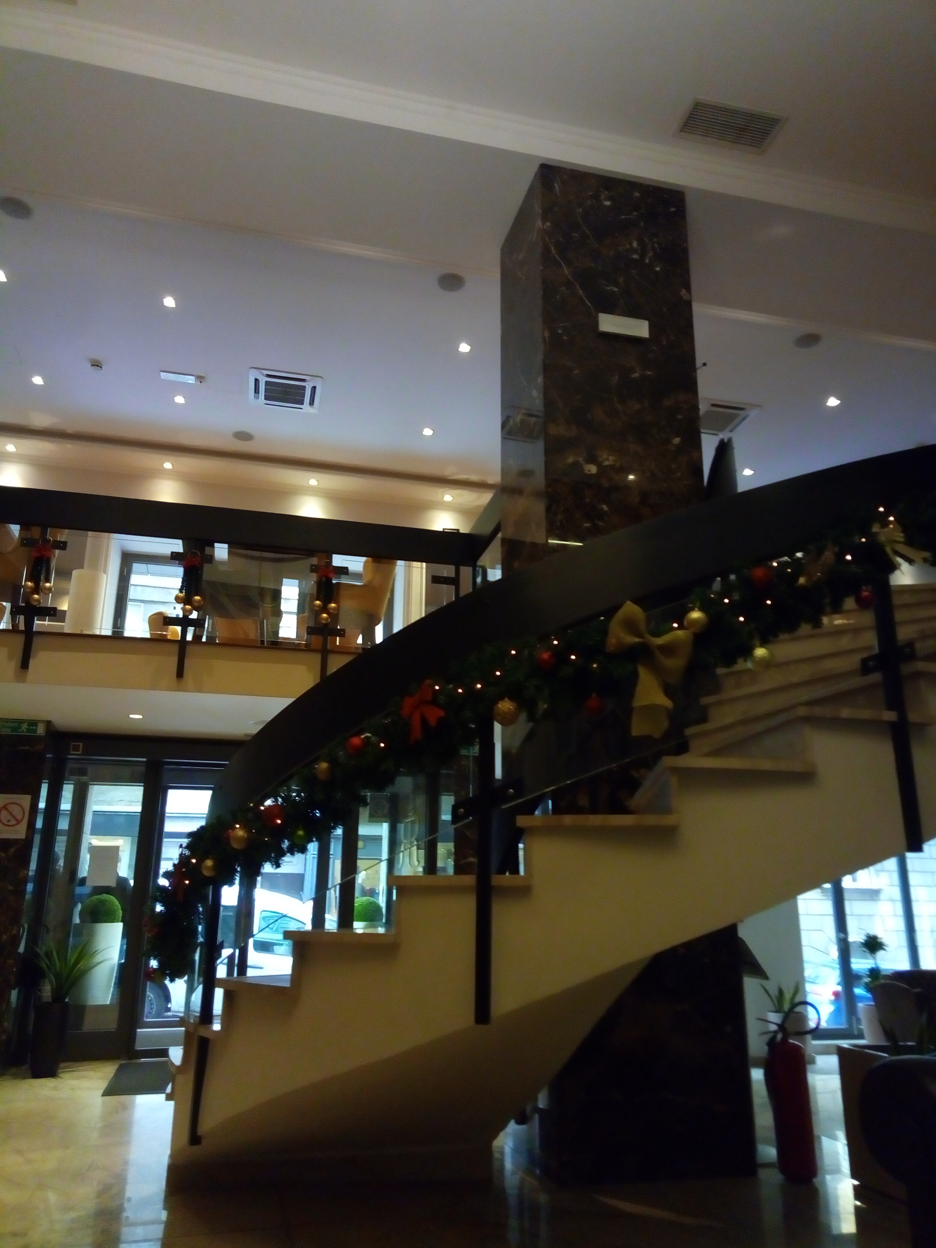 Фото Royal Inn Hotel