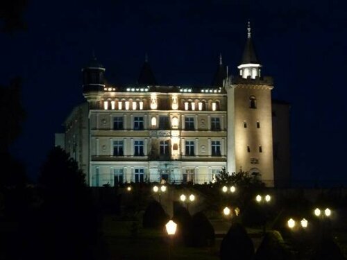 Внешний вид отеля Lyon Faubourg в Сен-Приесте, фото 1