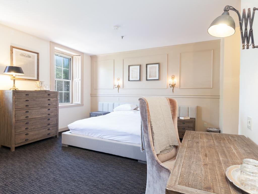 Фото Garrison Inn Boutique Hotel