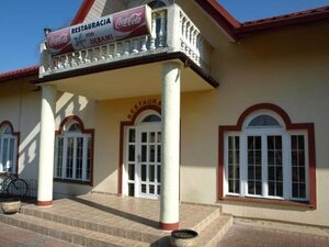 Hotel Pod Dębami (Masovian Voivodeship, Powiat Sochaczewski, Teresin, Pawłówek), hotel