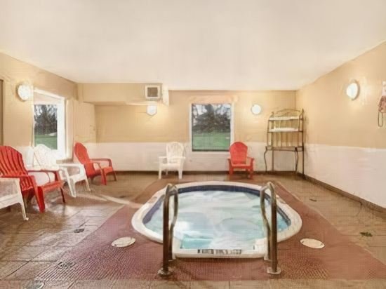 Фото Microtel Inn & Suites by Wyndham Fort Mcmurray