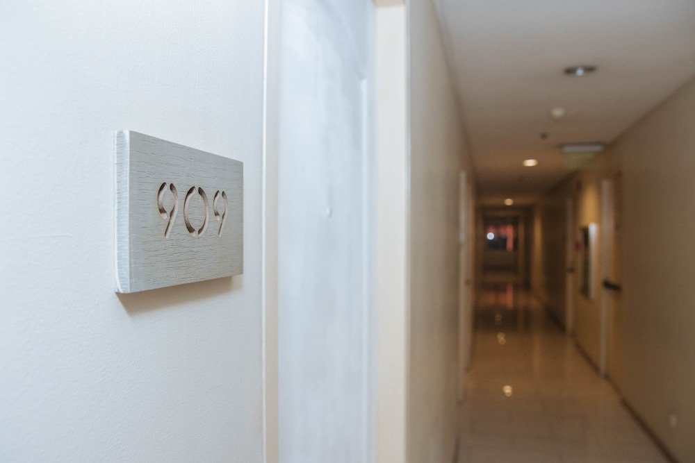 Фото RedDoorz Plus @ Poblacion Makati