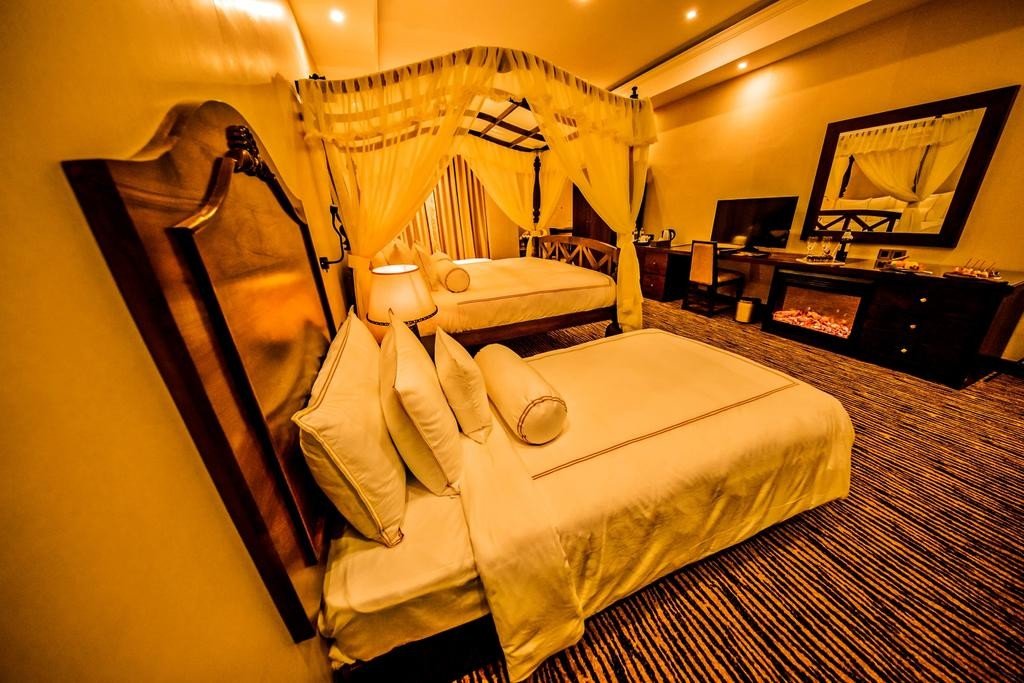 Фото The Golden Ridge Hotel