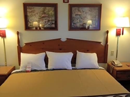 Фото Super 8 by Wyndham Pevely