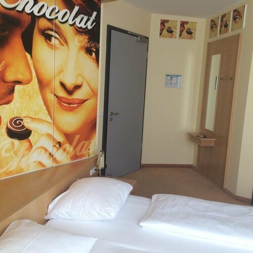 Гостиница CineHotel Maroni в Цирндорфе