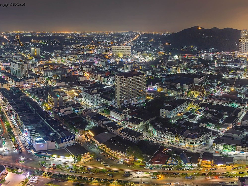 Фото Oakwood Hotel and Residence Sri Racha