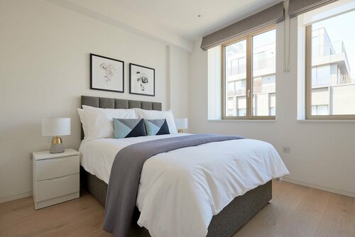 Sleek Oxford Circus Suites by Sonder