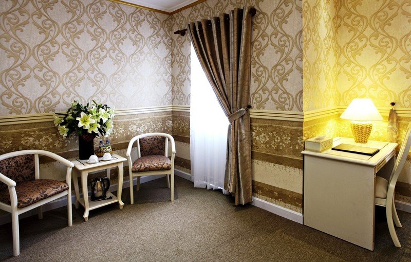 Фото Golden Crown Hotel