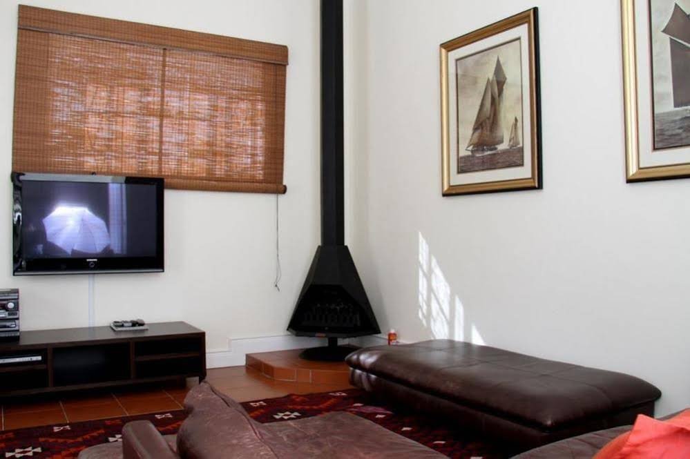 Фото 5 Camp Street Guesthouse & Self-catering