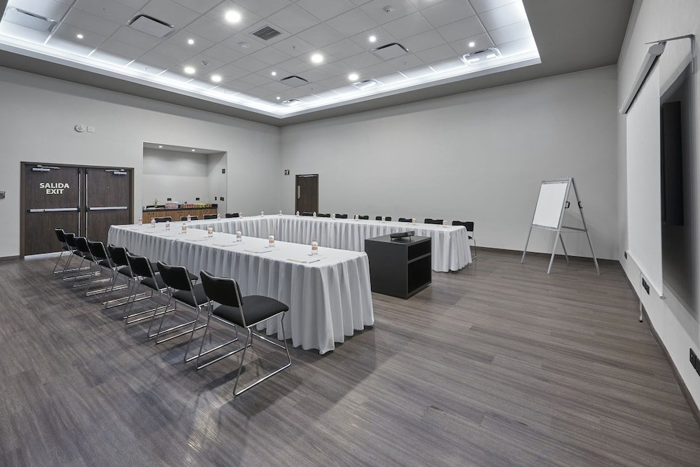 Фото City Express Junior Tijuana Otay