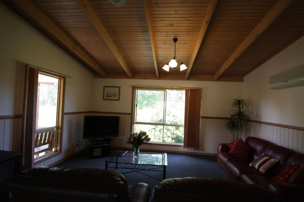 Фото Halls Haven Holiday Units