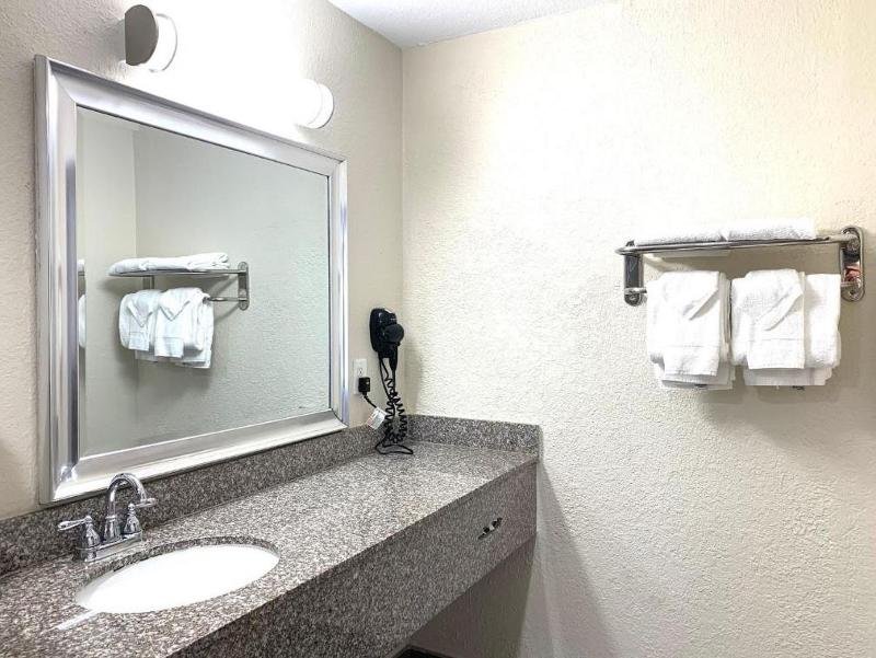 Фото Rodeway Inn & Suites Fort Lauderdale Airport & Cruise Port