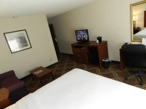 Фото Ashmore Inn and Suites