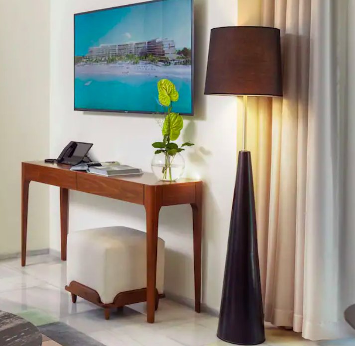 Фото Th8 Palm Dubai Beach Resort by IHG Dubai