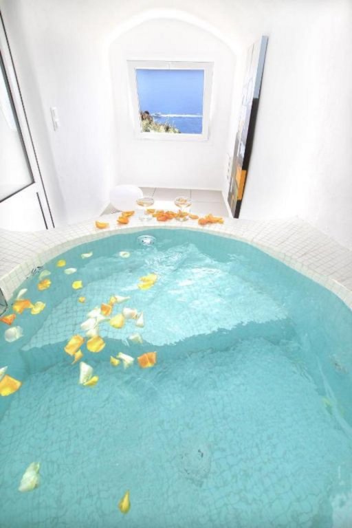 Фото Allure Breeze Suites