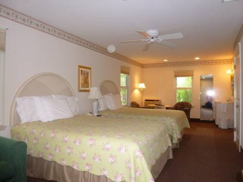 Фото Falmouth Heights Motor Lodge