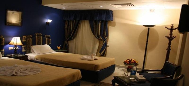 Фото Holidays Express Hotel