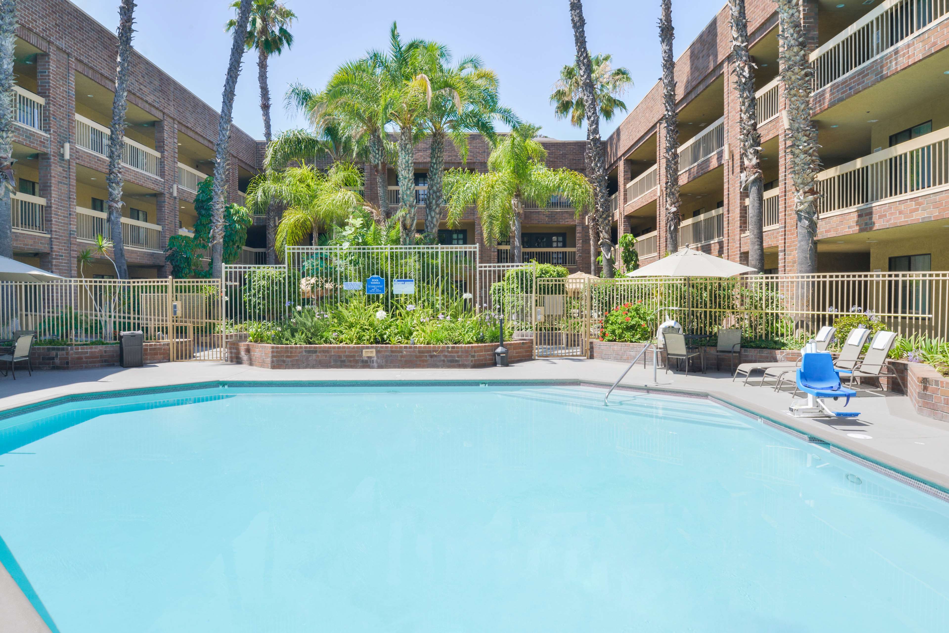 Фото Best Western Plus Meridian Inn & Suites, Anaheim-Orange