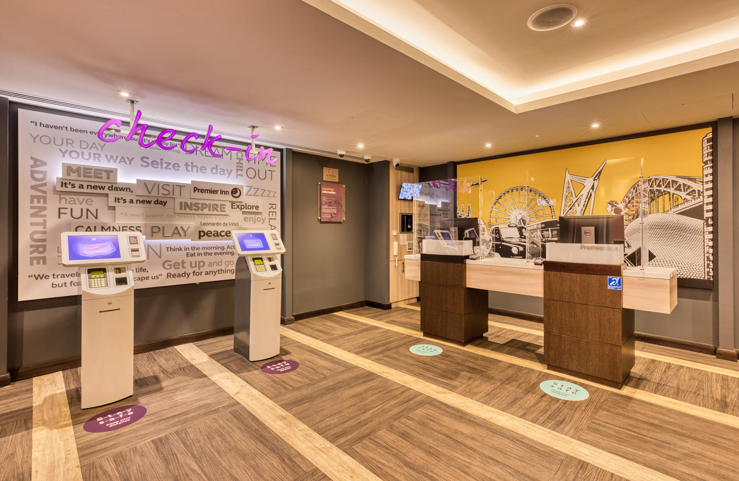 Фото Hub by Premier Inn Edinburgh City Centre