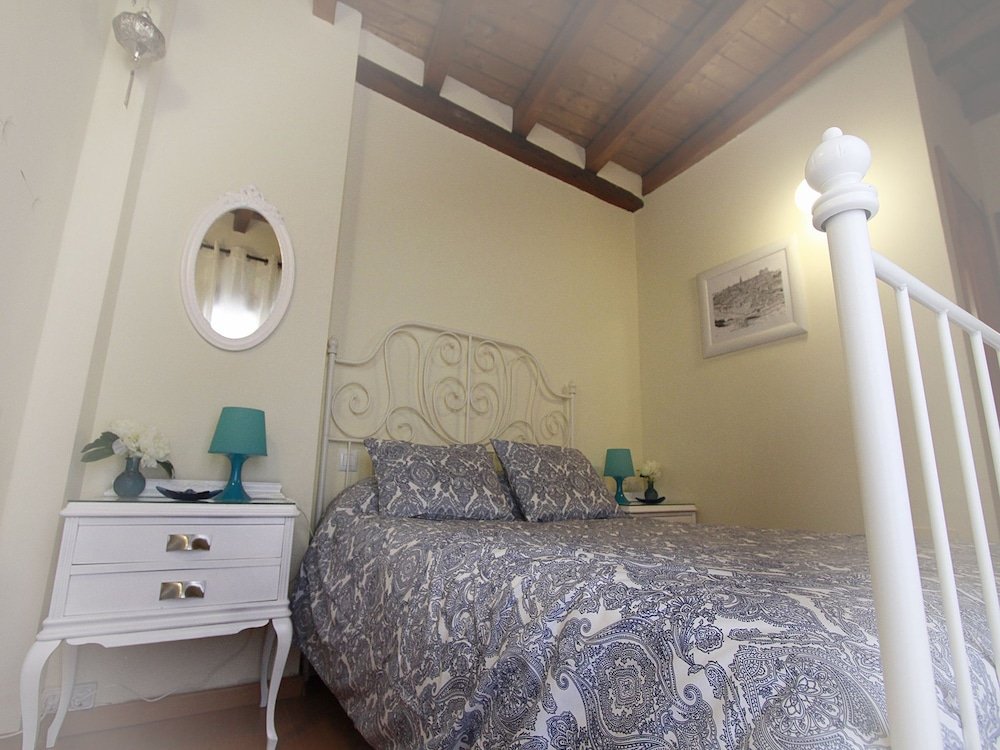 Фото Eugenia de Montijo, Autograph Collection