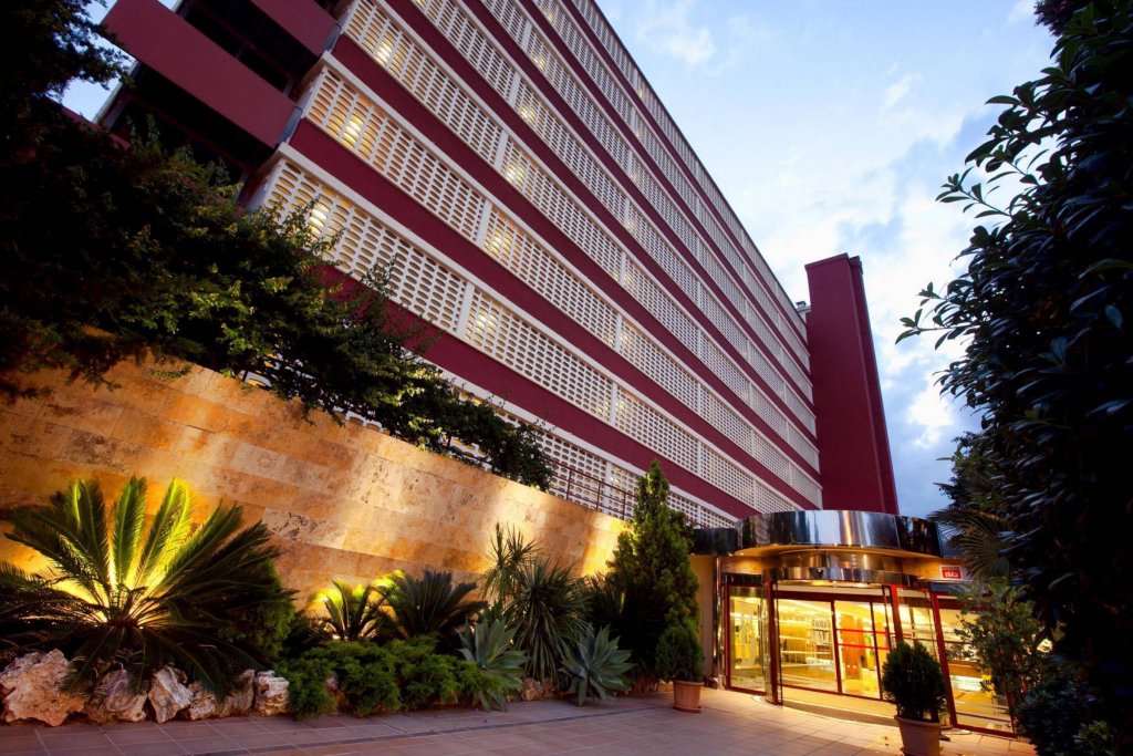 Фото отеля 1