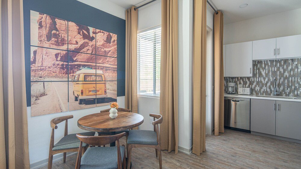 Фото Luxe Tempe Apartments by WanderJaunt