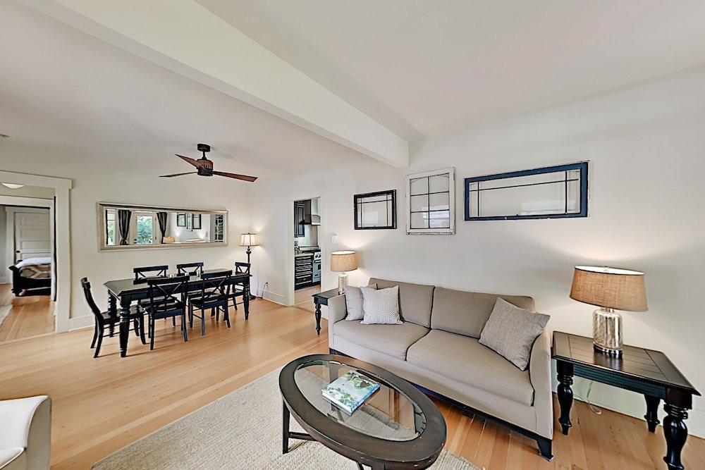 Фото Phinney Ridge Flat Backyard Oasis