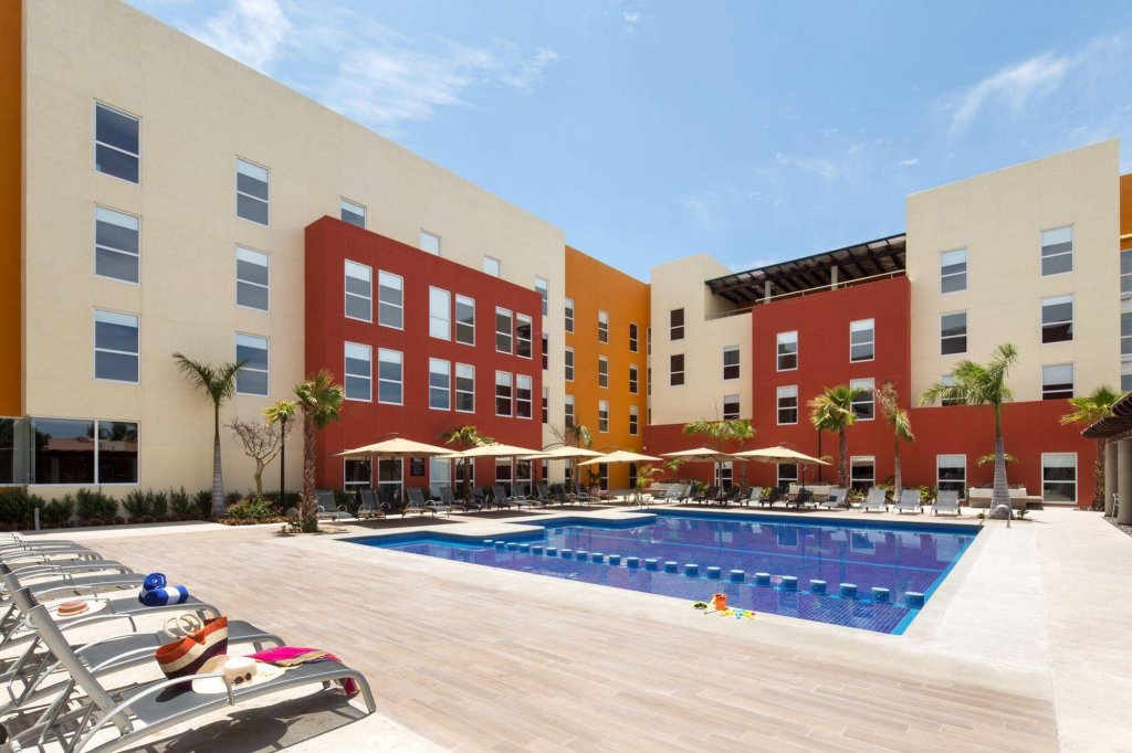 Фото City Express Suites by Marriott Cabo San Lucas